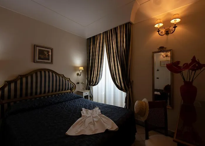 Amalfi Old Square Room & Apartments