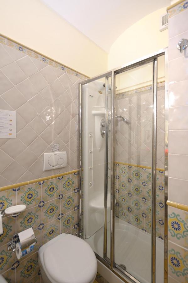 Old Square & Guest house 2*